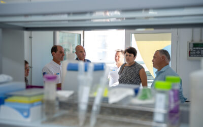 La consejera destaca el esfuerzo de la IAT Bioasis en el impulso de la biotecnología azul y la acuicultura